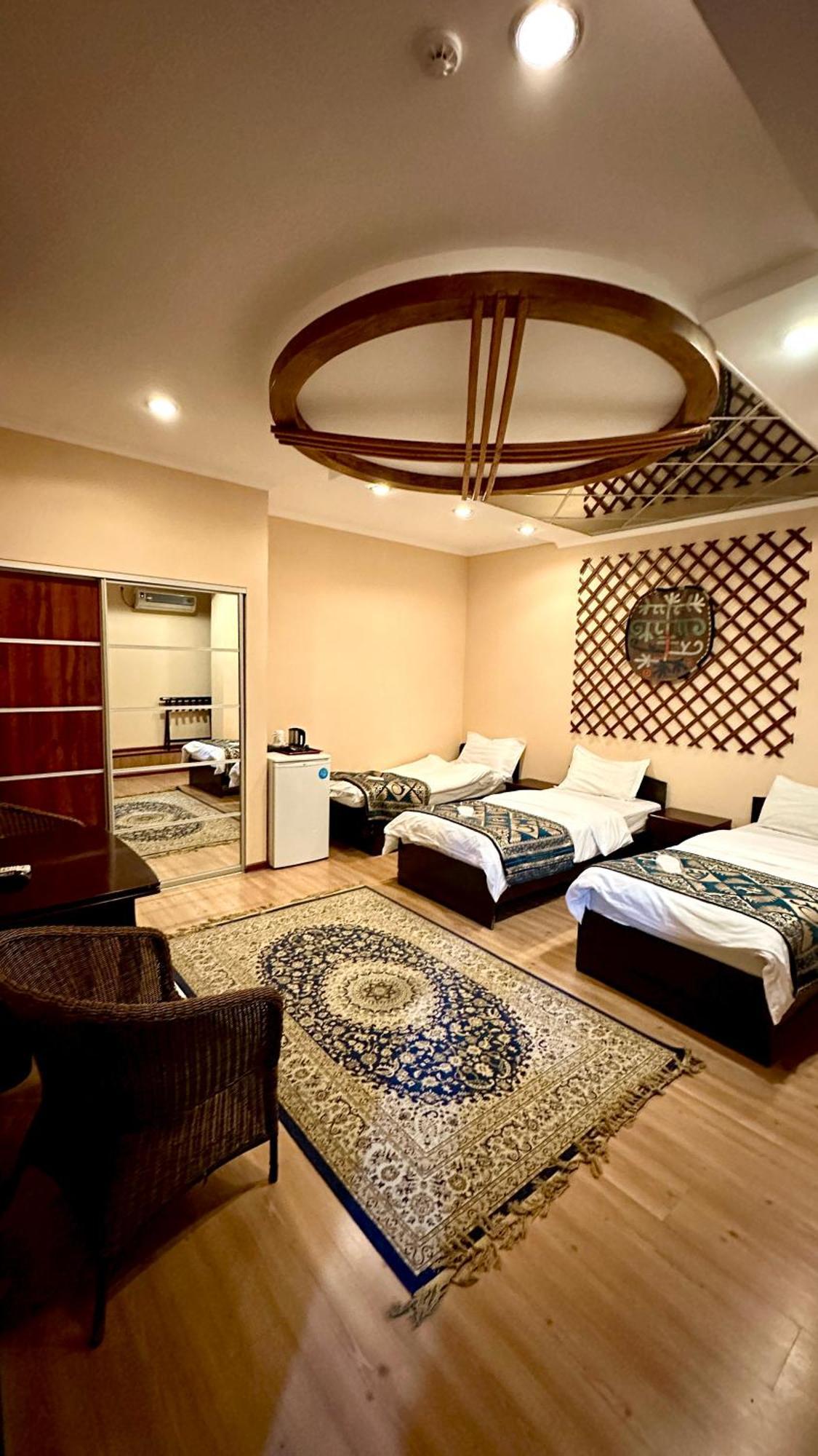 Tian-Shan Hotel Bichkek Extérieur photo